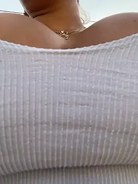 Snapshot of maymercy chatting on April 10, 2026, 10:25 pm maymercy online show from April 10, 2026, 10:25 pm