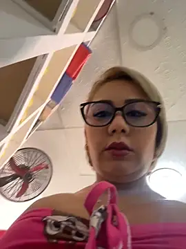Snapshot of maymercy chatting on May 29, 2026, 12:58 pm maymercy online show from May 29, 2026, 12:58 pm