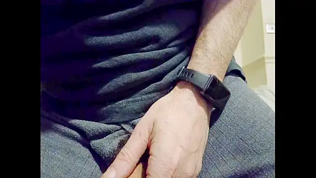 hairyuncut00 online show from November 24, 2025, 7:35 pm