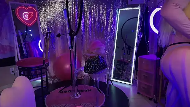 bimbotwerkqueen online show from March 14, 2025, 11:00 pm