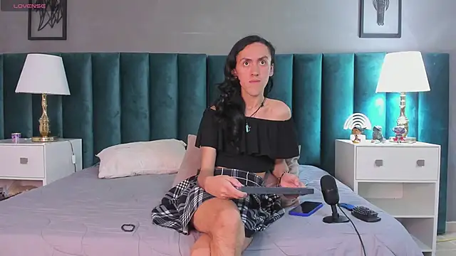 Snapshot of Karol_fenixx chatting on February 28, 2025, 5:26 pm Karol fenixx online show from February 28, 2025, 5:26 pm