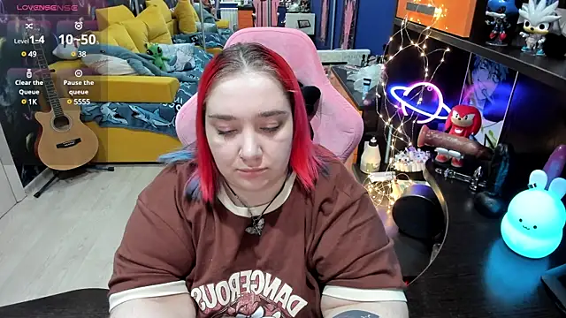 Softie Sofy online show from March 12, 2025, 2:23 pm