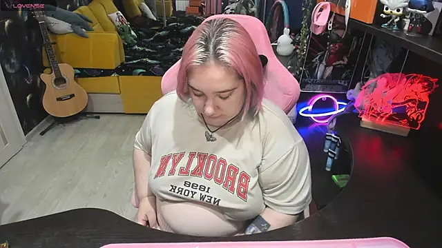 Softie Sofy online show from September 10, 2025, 1:38 am