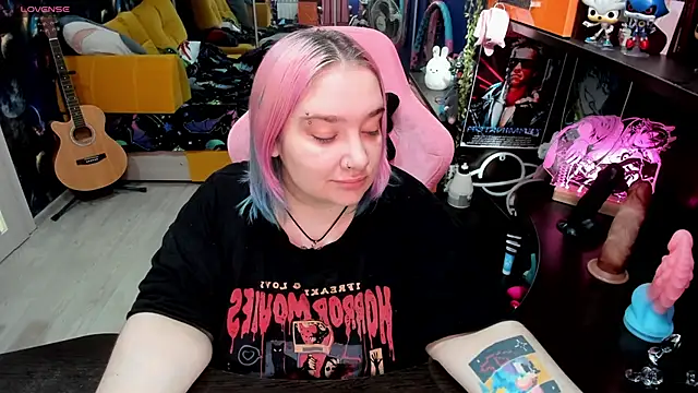 Softie Sofy online show from September 19, 2025, 3:19 am