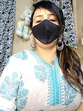 cute-tanvi online show from January 13, 2026, 1:11 am