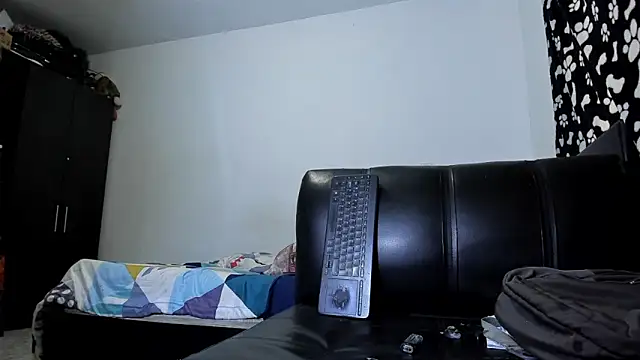 ares sexxx online show from October 18, 2025, 3:02 pm