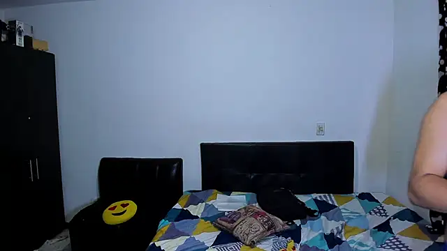 Snapshot of ares_sexxx chatting on February 4, 2026, 12:11 pm ares sexxx online show from February 4, 2026, 12:11 pm