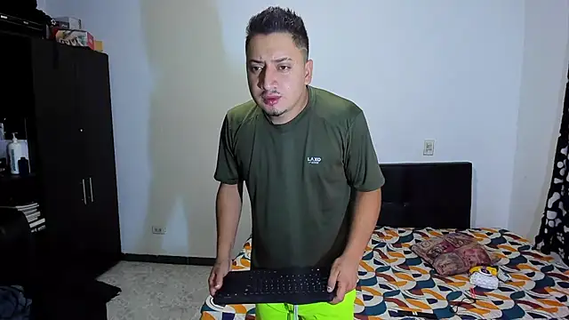 Snapshot of ares_sexxx chatting on February 13, 2026, 1:07 pm ares sexxx online show from February 13, 2026, 1:07 pm