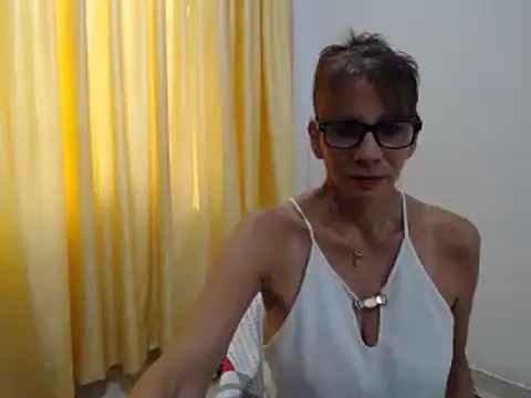 Snapshot of mommysexy16 chatting on March 19, 2025, 9:27 pm mommysexy16 online show from March 19, 2025, 9:27 pm