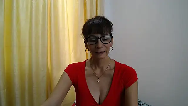 Snapshot of mommysexy16 chatting on October 27, 2025, 4:44 pm mommysexy16 online show from October 27, 2025, 4:44 pm