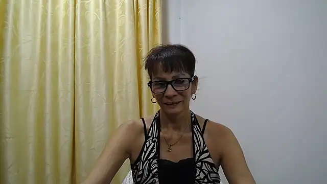 Snapshot of mommysexy16 chatting on October 30, 2025, 3:08 am mommysexy16 online show from October 30, 2025, 3:08 am
