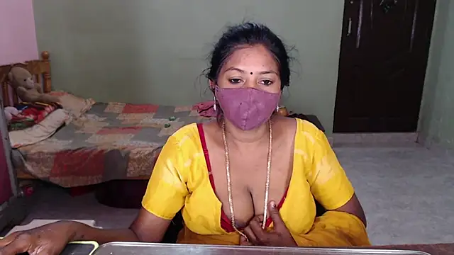 Snapshot of Novapol chatting on April 12, 2026, 12:43 pm Novapol online show from April 12, 2026, 12:43 pm