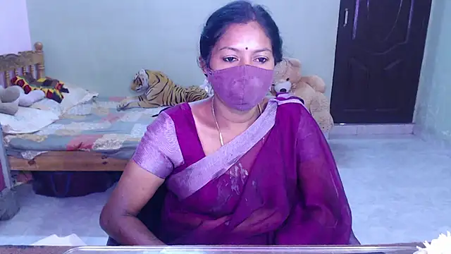 Snapshot of Novapol chatting on July 5, 2026, 5:58 am Novapol online show from July 5, 2026, 5:58 am