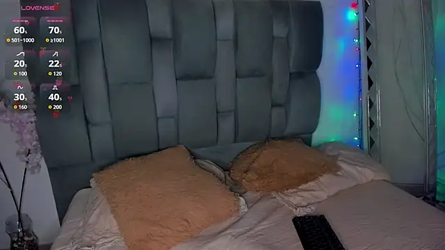 Nathalia Rodriguez online show from December 19, 2025, 4:52 am