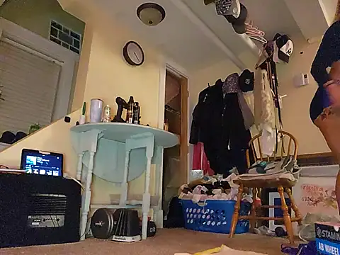 Snapshot of MaddisonX chatting on November 3, 2025, 9:21 am MaddisonX online show from November 3, 2025, 9:21 am