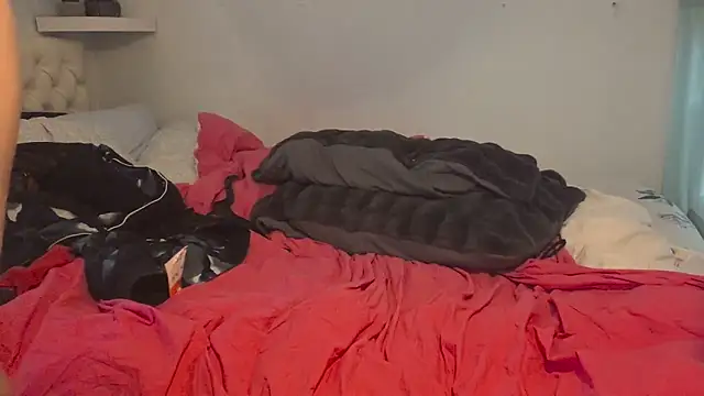 Snapshot of MaddisonX chatting on February 9, 2026, 4:44 pm MaddisonX online show from February 9, 2026, 4:44 pm