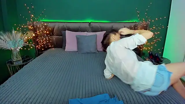 Rebecca Diamond online show from February 9, 2025, 6:43 am