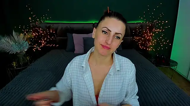 Rebecca Diamond online show from February 12, 2025, 4:00 pm