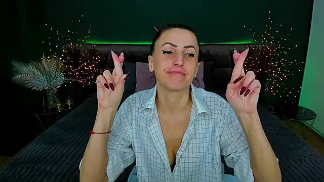 Rebecca Diamond online show from February 18, 2025, 6:26 am