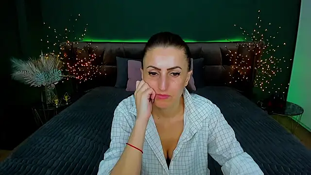 Rebecca Diamond online show from February 18, 2025, 3:43 pm