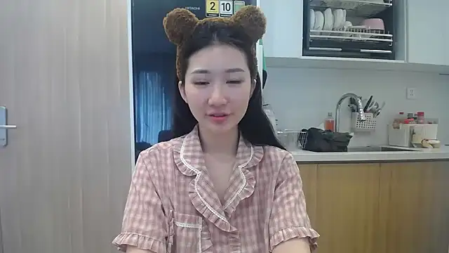 Snapshot of Asiagirll chatting on April 29, 2026, 2:48 am Asiagirll online show from April 29, 2026, 2:48 am