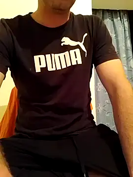 Snapshot of Rolandxxxr chatting on March 9, 2025, 8:42 pm Rolandxxxr online show from March 9, 2025, 8:42 pm