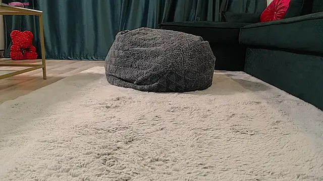 natasha-bigas online show from November 4, 2025, 9:36 pm