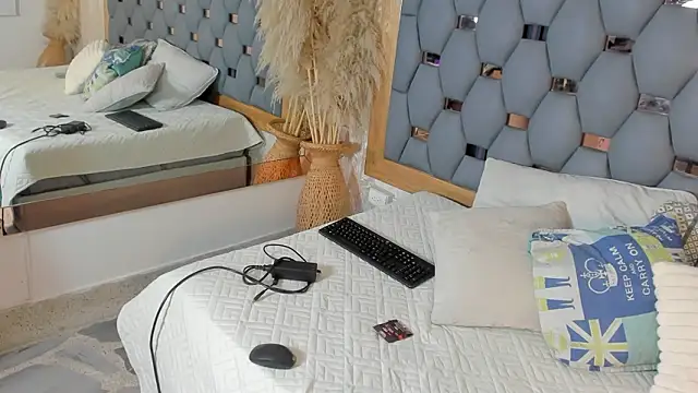 elena mature online show from March 29, 2026, 2:06 pm