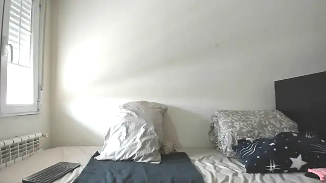 Snapshot of CristalDivine chatting on March 6, 2026, 9:39 am CristalDivine online show from March 6, 2026, 9:39 am