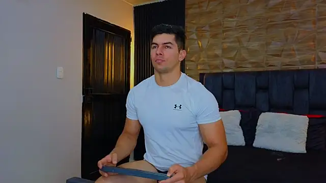 FelipeAndMarcello3 online show from February 12, 2025, 7:13 pm