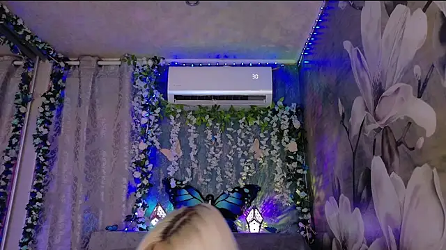 Snapshot of LexY- chatting on February 17, 2025, 8:58 pm LexY- online show from February 17, 2025, 8:58 pm