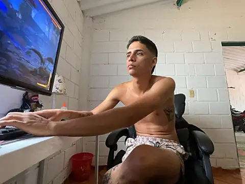Snapshot of Max_TheHorseDick chatting on October 12, 2025, 6:18 pm Max TheHorseDick online show from October 12, 2025, 6:18 pm