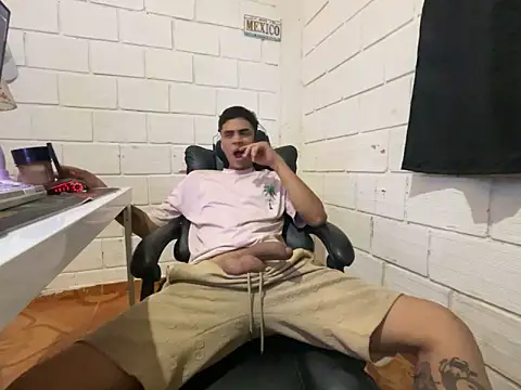 Max TheHorseDick online show from May 17, 2026, 12:19 am