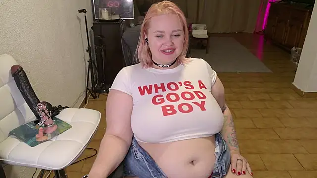 Snapshot of MargotGrey chatting on April 19, 2026, 6:10 pm MargotGrey online show from April 19, 2026, 6:10 pm