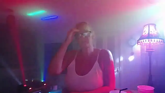 COUPLE4VOYEUR01 online show from January 31, 2026, 7:34 pm