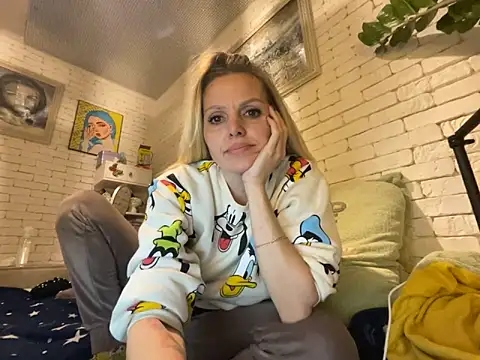 Snapshot of Angel_girllovemy chatting on February 6, 2025, 6:02 pm Angel girllovemy online show from February 6, 2025, 6:02 pm