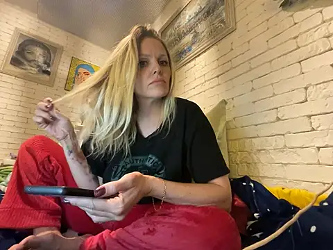 Snapshot of Angel_girllovemy chatting on February 7, 2025, 4:56 pm Angel girllovemy online show from February 7, 2025, 4:56 pm