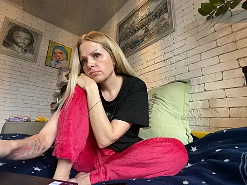 Snapshot of Angel_girllovemy chatting on February 8, 2025, 8:42 am Angel girllovemy online show from February 8, 2025, 8:42 am