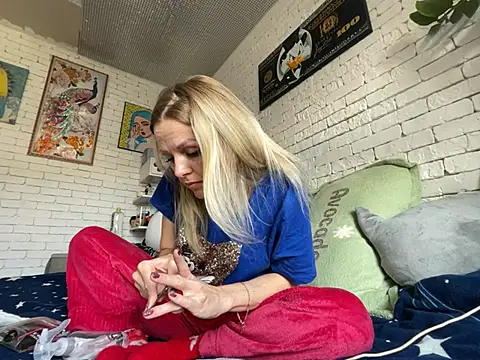 Snapshot of Angel_girllovemy chatting on February 14, 2025, 10:07 am Angel girllovemy online show from February 14, 2025, 10:07 am