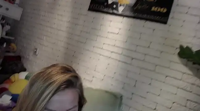 Snapshot of Angel_girllovemy chatting on March 10, 2025, 1:43 pm Angel girllovemy online show from March 10, 2025, 1:43 pm