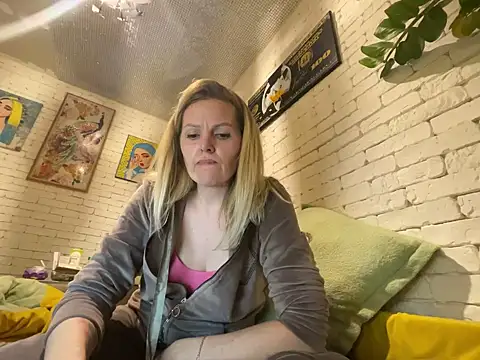 Snapshot of Angel_girllovemy chatting on March 13, 2025, 5:28 pm Angel girllovemy online show from March 13, 2025, 5:28 pm