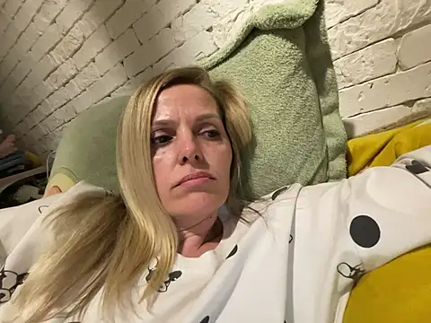 Snapshot of Angel_girllovemy chatting on March 20, 2025, 5:04 pm Angel girllovemy online show from March 20, 2025, 5:04 pm