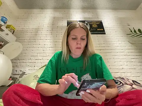 Snapshot of Angel_girllovemy chatting on March 20, 2025, 8:08 pm Angel girllovemy online show from March 20, 2025, 8:08 pm