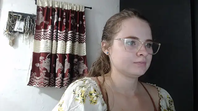 Snapshot of HellenMiyer1111 chatting on October 17, 2025, 5:26 pm HellenMiyer1111 online show from October 17, 2025, 5:26 pm