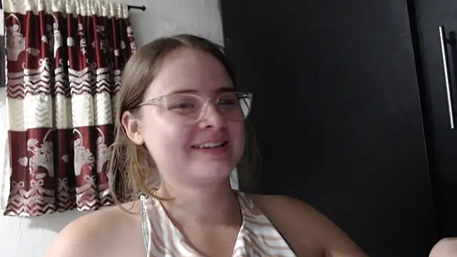 Snapshot of HellenMiyer1111 chatting on November 5, 2025, 1:05 am HellenMiyer1111 online show from November 5, 2025, 1:05 am