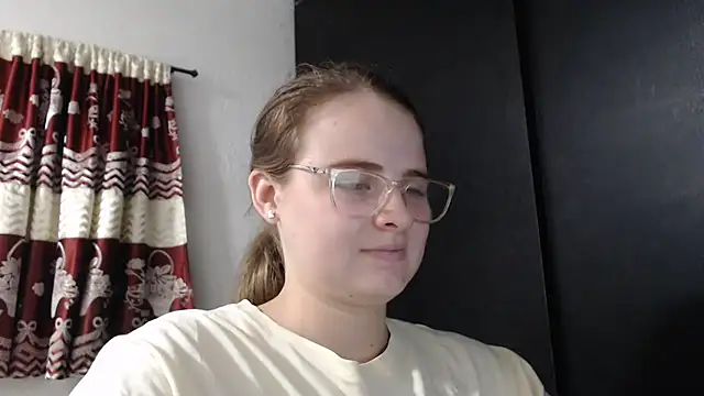 Snapshot of HellenMiyer1111 chatting on November 10, 2025, 4:39 pm HellenMiyer1111 online show from November 10, 2025, 4:39 pm