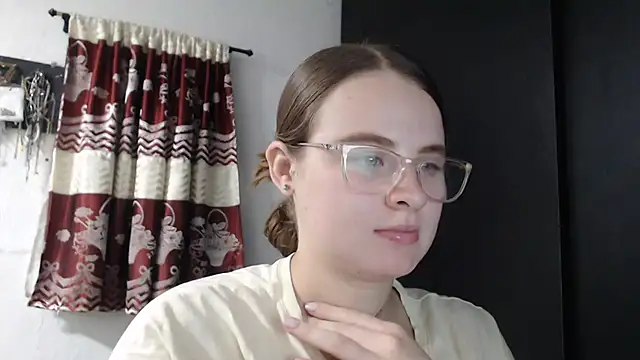 Snapshot of HellenMiyer1111 chatting on November 14, 2025, 5:00 pm HellenMiyer1111 online show from November 14, 2025, 5:00 pm