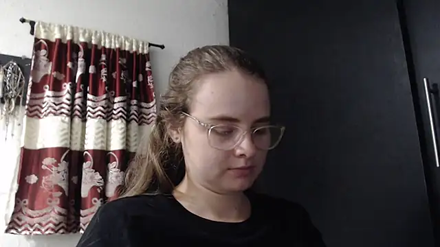 Snapshot of HellenMiyer1111 chatting on November 19, 2025, 7:14 pm HellenMiyer1111 online show from November 19, 2025, 7:14 pm