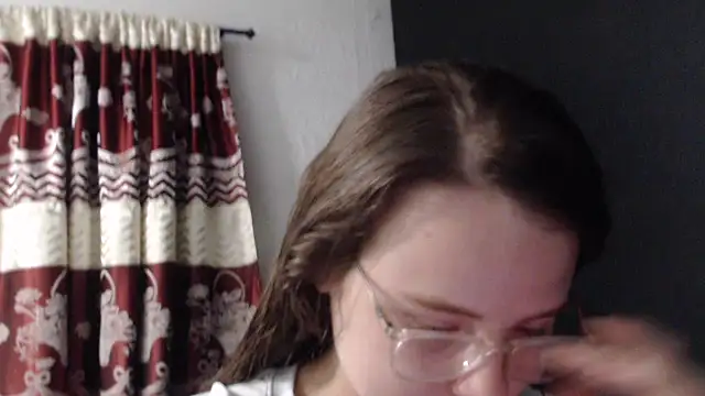 Snapshot of HellenMiyer1111 chatting on November 20, 2025, 4:18 pm HellenMiyer1111 online show from November 20, 2025, 4:18 pm