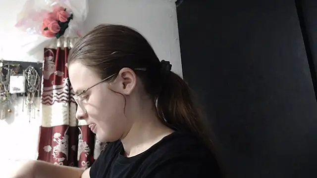 Snapshot of HellenMiyer1111 chatting on November 26, 2025, 3:57 pm HellenMiyer1111 online show from November 26, 2025, 3:57 pm